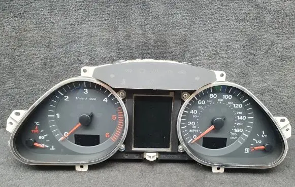 Audi Q7 4L Speedometer (instrument cluster) 4L0920981B 4F0910930C