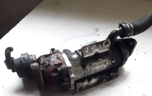 Opel Vivaro EGR valve cooler 876481V