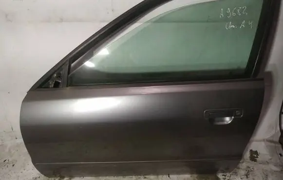 Audi A4 S4 B5 8D Front door pilkos