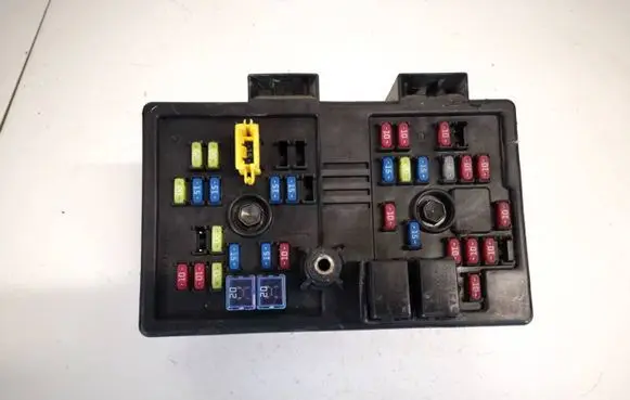 Chevrolet Captiva Fuse box set 96821082