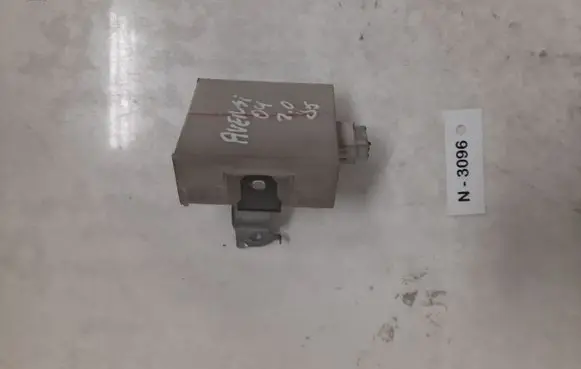 Toyota Avensis T250 Door control unit/module 8974105070
