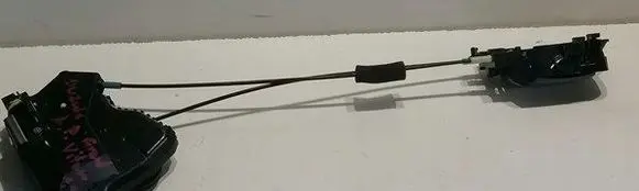 Suzuki Grand Vitara II Front door lock