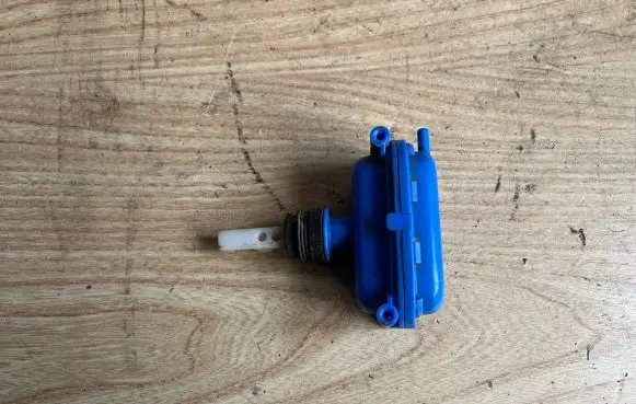 Volkswagen Golf II Central locking vacuum pump 443862153B