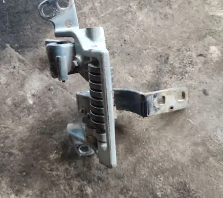 BMW 5 E60 E61 Loading door upper hinge 7061384