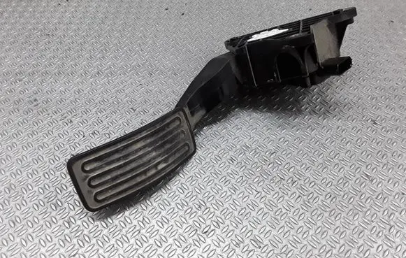Nissan Prairie Accelerator throttle pedal 18002EN02A
