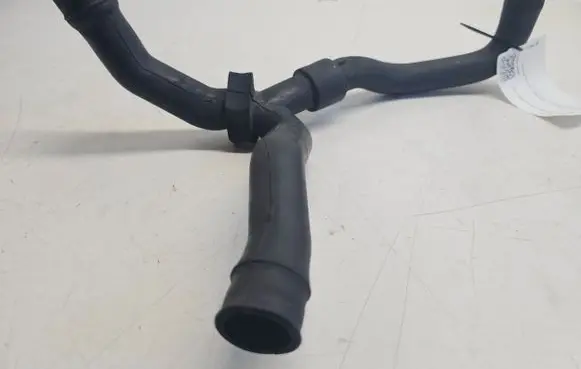 Volkswagen Golf III Engine coolant pipe/hose