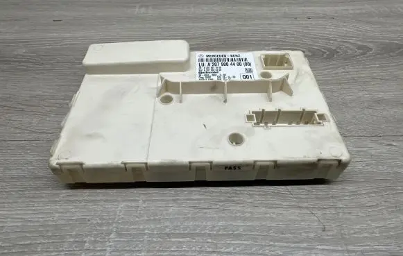Mercedes-Benz E C207 W207 Other control units/modules A2079004400 A2079011600