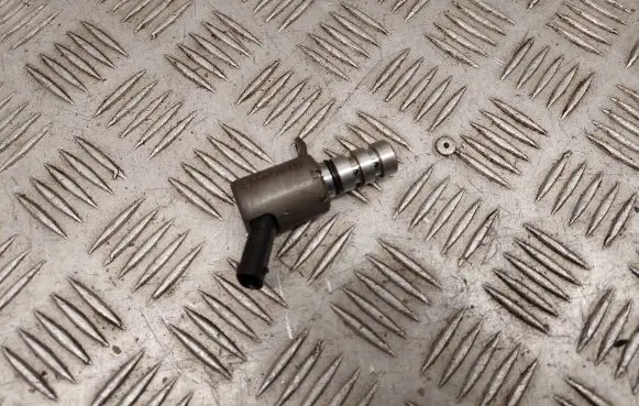 Audi Q7 4M Camshaft vanos timing valve 06E115243G
