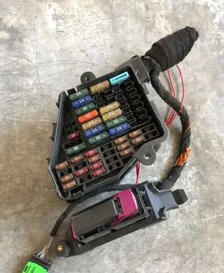Volkswagen Golf V Fuse box set 0539225481 6852 19092005