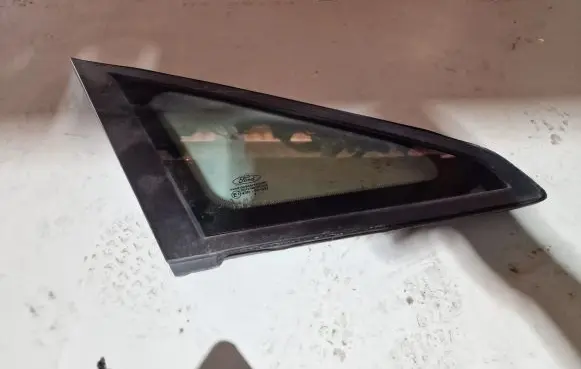 Ford Focus C-MAX Front triangle window/glass 