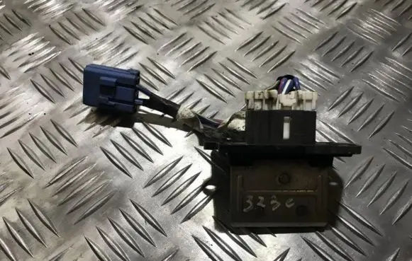 Mazda 323 Heater blower motor/fan resistor HB15RC1M 4F40