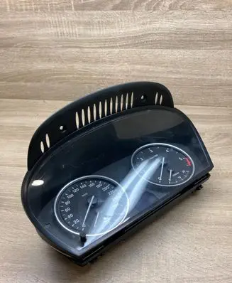 Speedometer (instrument cluster)