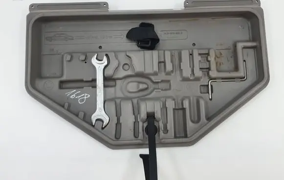 BMW 5 E34 Tool box 1179885