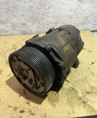 Volkswagen Golf IV Air conditioning (A/C) compressor (pump)