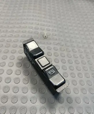 Mercedes-Benz S W126 Electric window control switch 0008208210