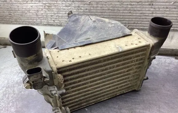 Volkswagen PASSAT B5 Intercooler radiator 058145805B 1591486