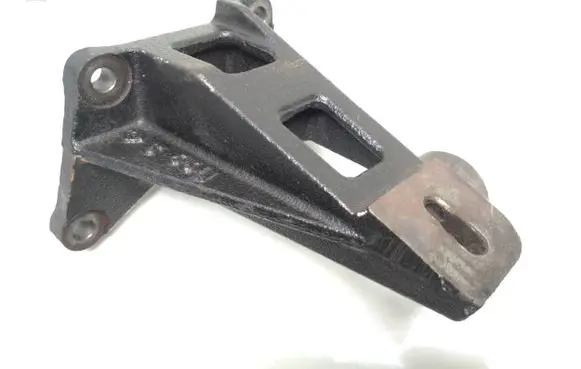 Suzuki Grand Vitara II Engine mounting bracket Rd0143