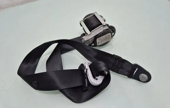 Peugeot 2008 I Front seatbelt 98063151XX