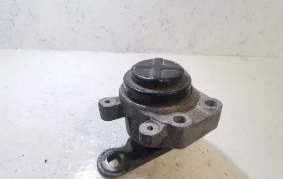 Ford Mondeo Mk III Engine mount bracket 2S716F012A