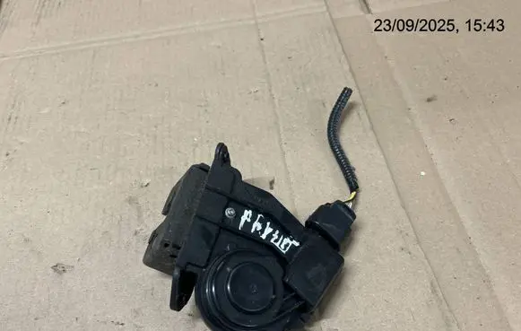 Loading door lock