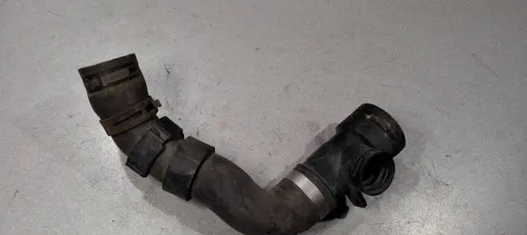 Volkswagen PASSAT B6 Engine coolant pipe/hose