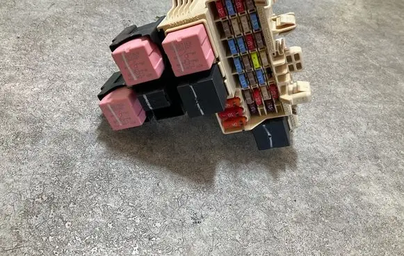Renault Master III Relay mounting block 
