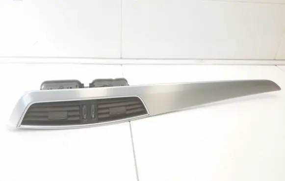 Mercedes-Benz C W204 Dash center air vent grill A2048306154