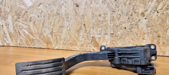 Ford Focus Accelerator throttle pedal 4m519f836ak