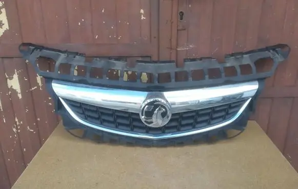 Opel Astra J Front bumper upper radiator grill 13266577
