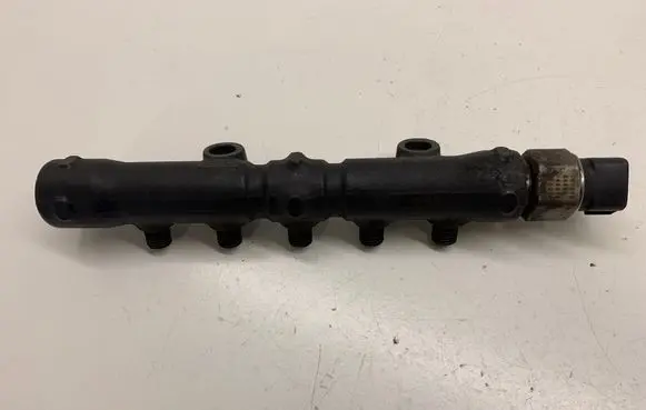 Toyota Avensis T250 Fuel main line pipe 8945860010