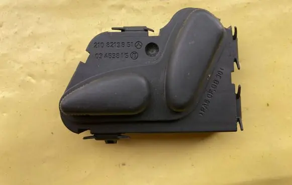 Mercedes-Benz C W203 Seat control switch A2108213851