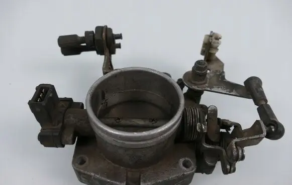 BMW 5 E34 Throttle valve 17303629