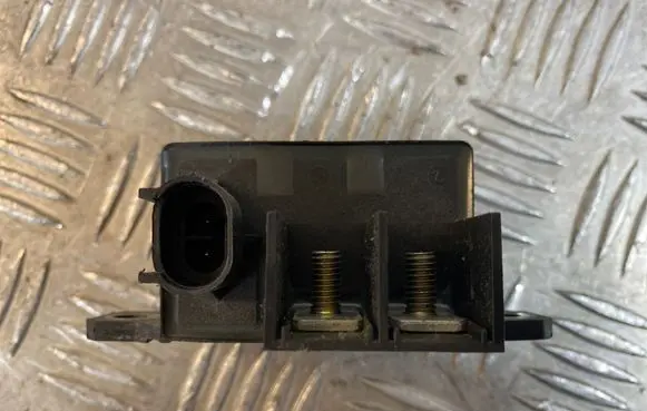 Mercedes-Benz E W211 Charging relay A0025423819 V23132A2001X14
