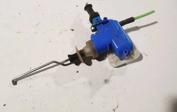 Audi 80 90 S2 B4 Central locking vacuum pump 893862153c