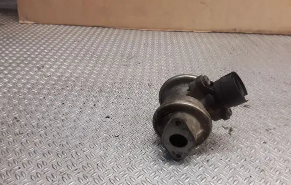 Volkswagen New Beetle EGR valve 037131351C