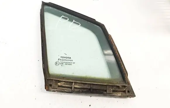Toyota Avensis T270 Front door vent window glass four-door