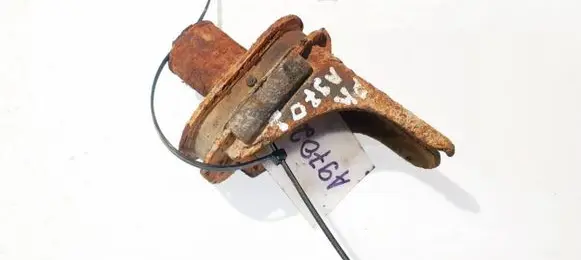 Engine mount bracket