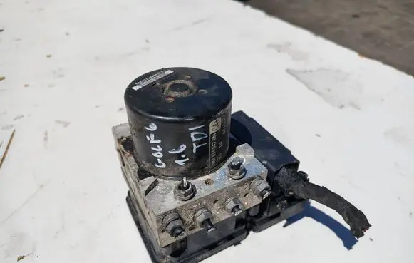Volkswagen Golf VI ABS Pump 1K0614517CM 1K0907379BA