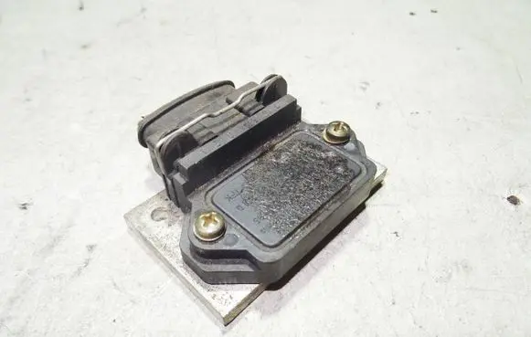 Audi 80 90 B2 Ignition amplifier control unit 211905351D