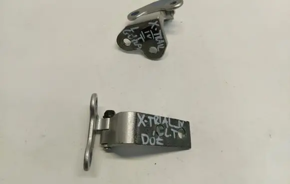 Nissan X-Trail T33 Rear door lower hinge