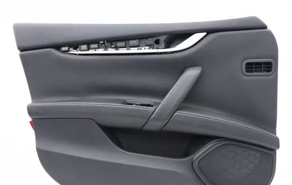 Maserati Ghibli Front door card panel trim 105804212C