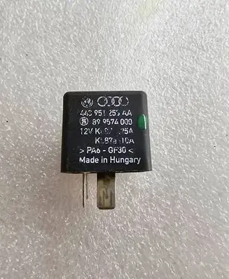 Volkswagen PASSAT B5.5 Other relay 443951253AA 899574000