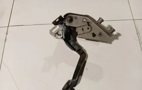 Mazda 2 Brake pedal 