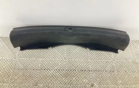 Trunk/boot sill cover protection