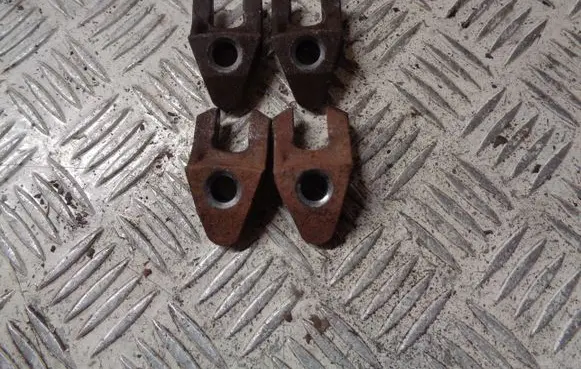 Peugeot 2008 I Fuel Injector clamp holder 
