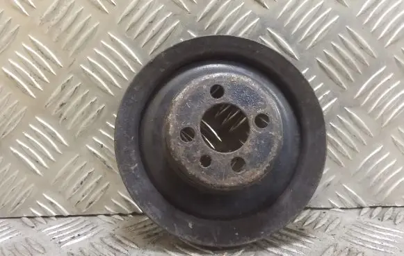 Volkswagen Golf III Crankshaft pulley 028105253A