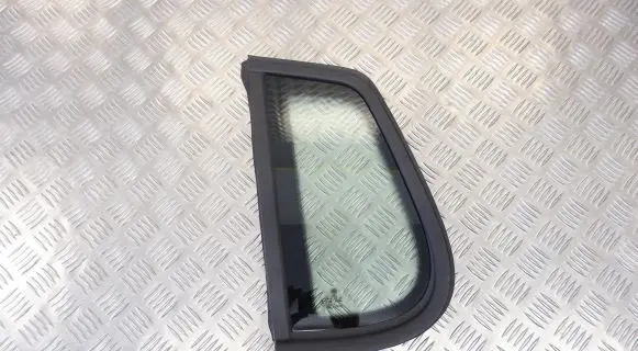 Volkswagen Tiguan Rear side window 5N0845041