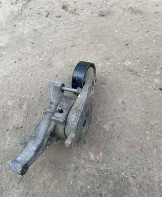 Volkswagen PASSAT B6 Alternator belt tensioner 