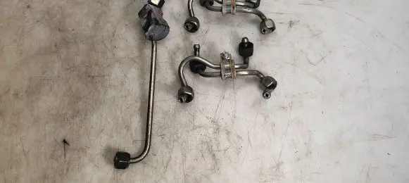 BMW 1 E81 E87 Fuel injector supply line/pipe 