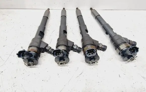 Renault Captur Fuel injectors set 166000121R